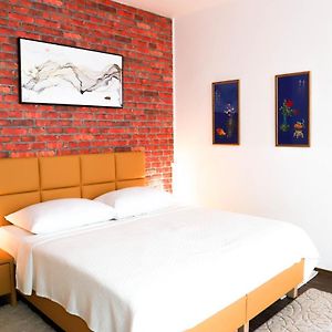 «Go West» Guest Rooms